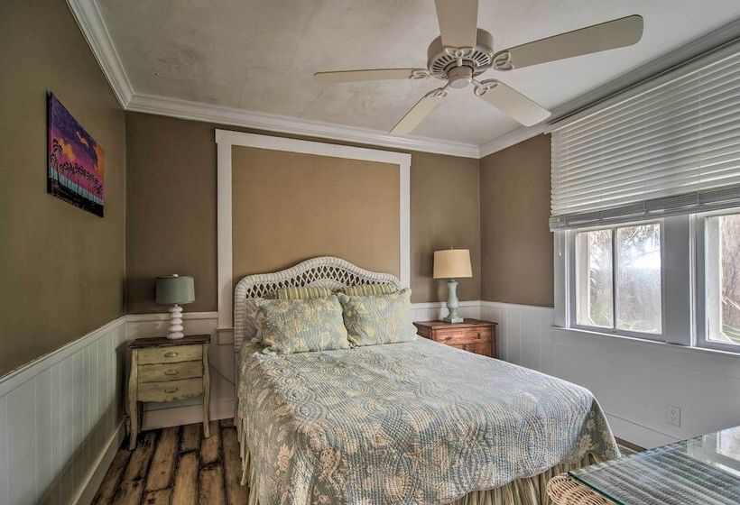 Beachfront Indian Rocks Escape W/ Ocean View Deck!