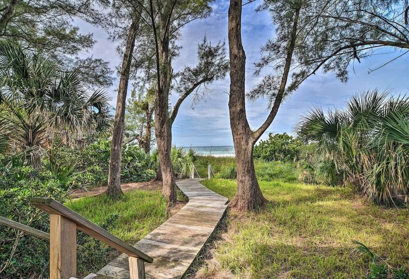 Beachfront Indian Rocks Escape W/ Ocean View Deck!
