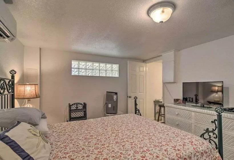 Beachfront Indian Rocks Escape W/ Ocean View Deck!