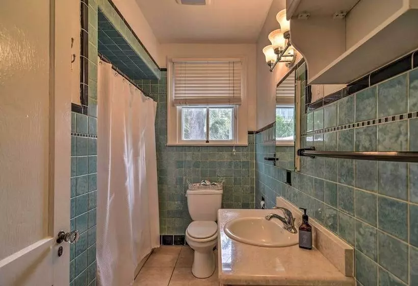 Beachfront Indian Rocks Escape W/ Ocean View Deck!
