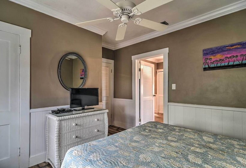 Beachfront Indian Rocks Escape W/ Ocean View Deck!