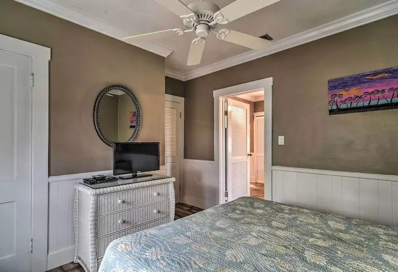 Beachfront Indian Rocks Escape W/ Ocean View Deck!