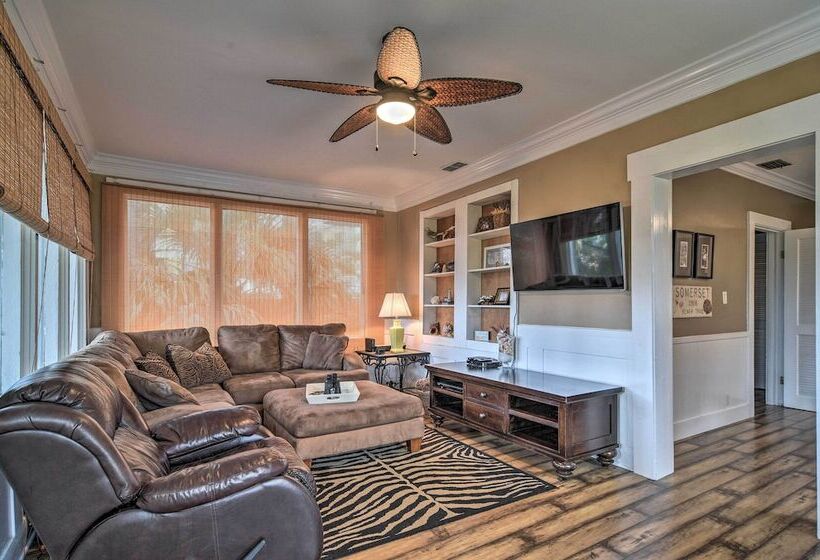 Beachfront Indian Rocks Escape W/ Ocean View Deck!