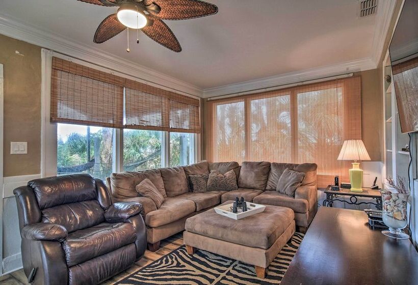 Beachfront Indian Rocks Escape W/ Ocean View Deck!