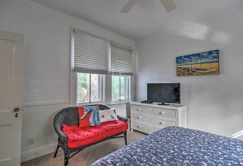 Beachfront Indian Rocks Escape W/ Ocean View Deck!