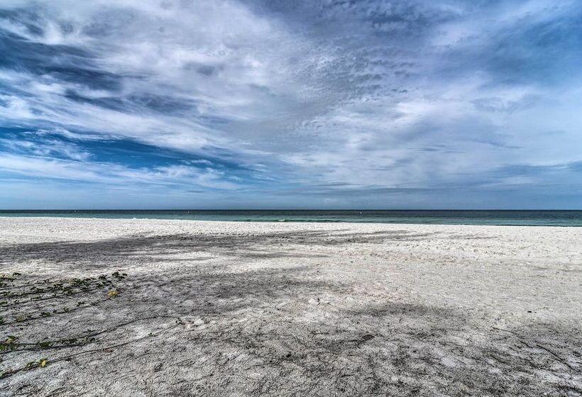Beachfront Indian Rocks Escape W/ Ocean View Deck!