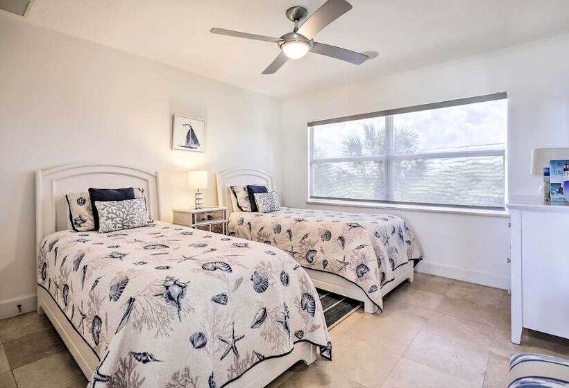 Coastal Retreat W/ Deck & Ponte Vedra Beach Access