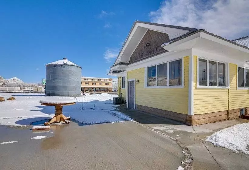 Beautiful Historic Home Near Bryce Canyon!