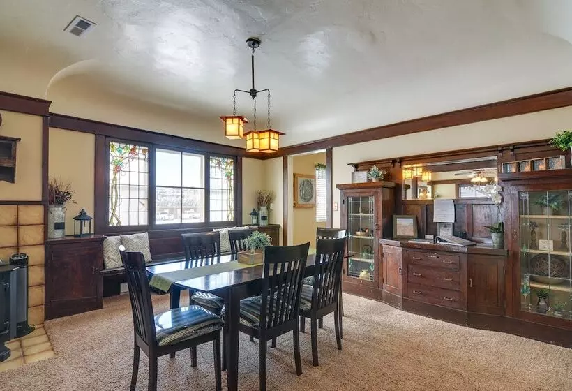 Beautiful Historic Home Near Bryce Canyon!