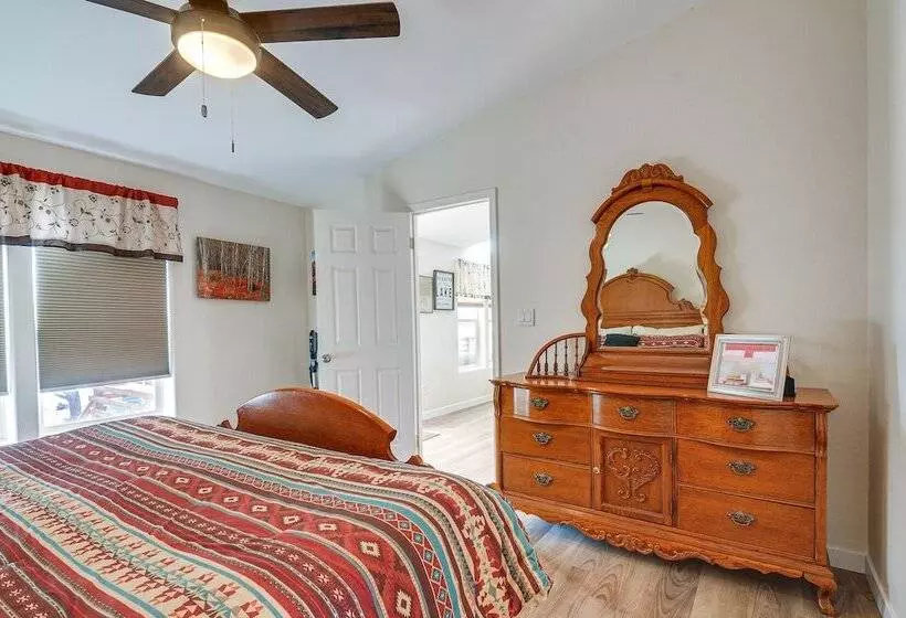 Big Water Home W/ Deck ~ 13 Mi To Lake Powell!