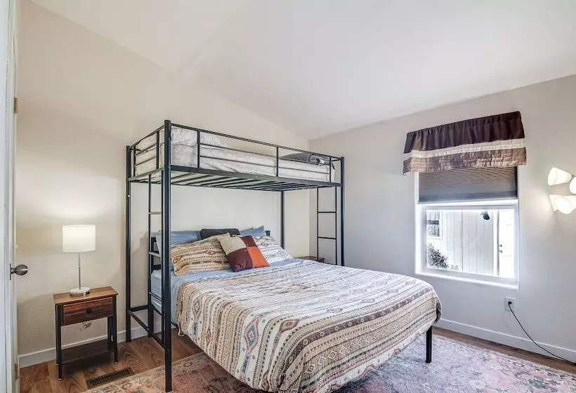 Big Water Home W/ Deck ~ 13 Mi To Lake Powell!