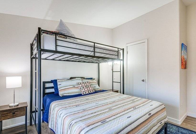 Big Water Home W/ Deck ~ 13 Mi To Lake Powell!