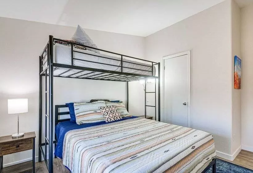 Big Water Home W/ Deck ~ 13 Mi To Lake Powell!