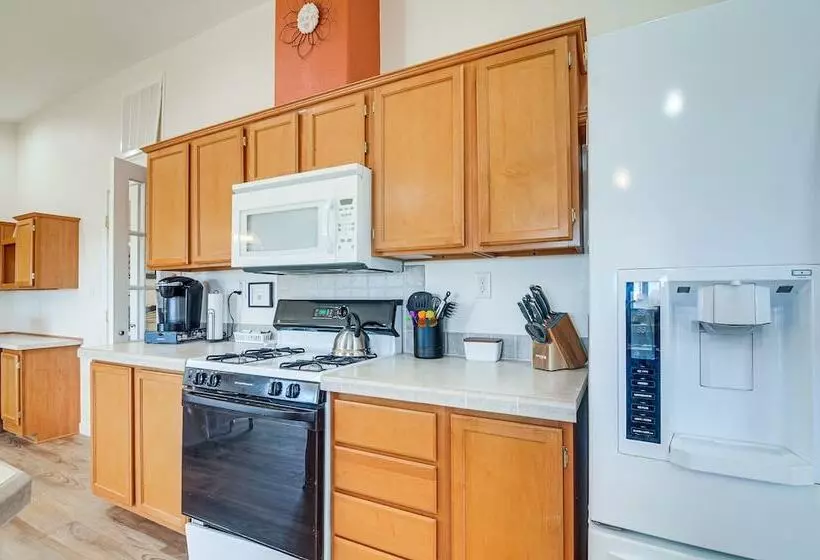 Big Water Home W/ Deck ~ 13 Mi To Lake Powell!