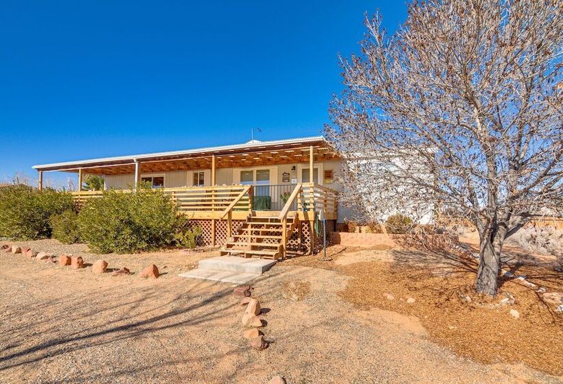 Big Water Home W/ Deck ~ 13 Mi To Lake Powell!