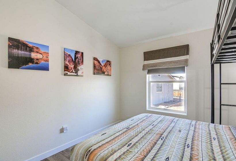 Big Water Home W/ Deck ~ 13 Mi To Lake Powell!