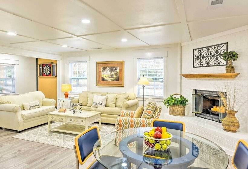 Bright Beaufort Home W/ Porch & Fire Pit!