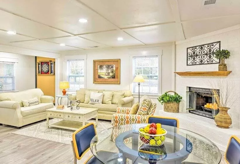 Bright Beaufort Home W/ Porch & Fire Pit!