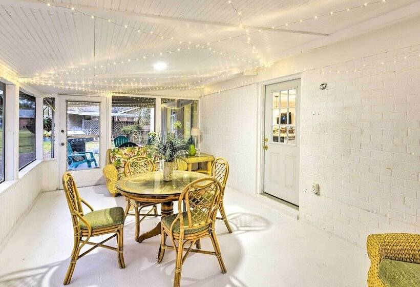 Bright Beaufort Home W/ Porch & Fire Pit!