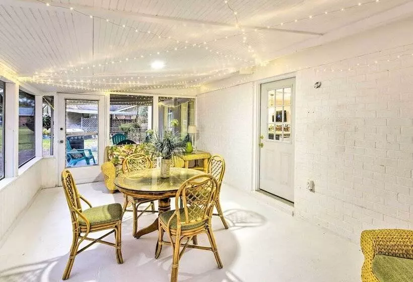 Bright Beaufort Home W/ Porch & Fire Pit!