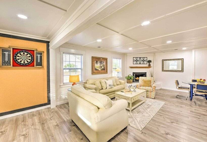 Bright Beaufort Home W/ Porch & Fire Pit!