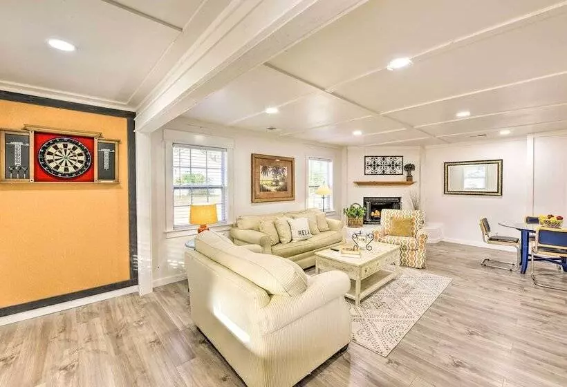 Bright Beaufort Home W/ Porch & Fire Pit!