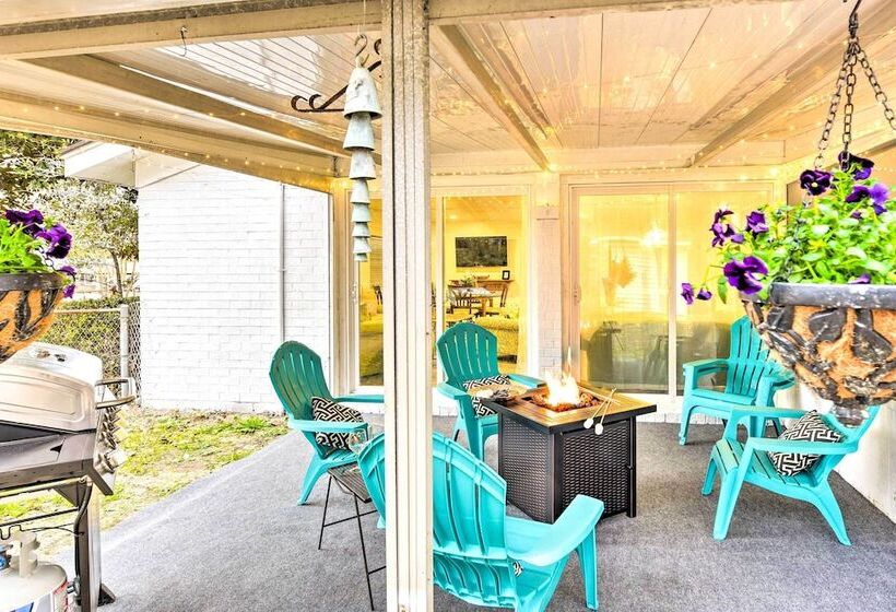 Bright Beaufort Home W/ Porch & Fire Pit!