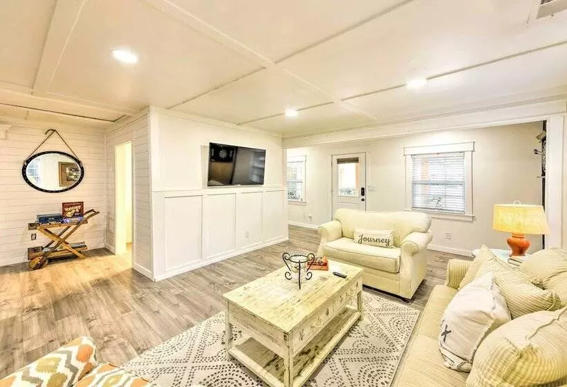 Bright Beaufort Home W/ Porch & Fire Pit!