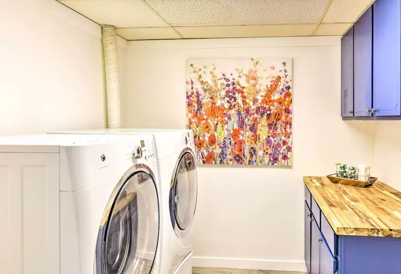 Bright Beaufort Home W/ Porch & Fire Pit!