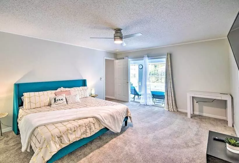 Bright Palm Coast Gem W/ Lanai & Private Pool