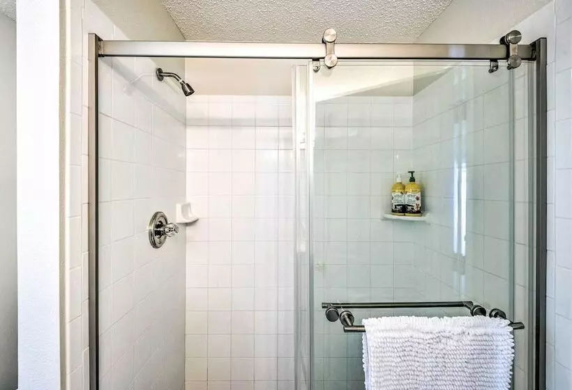 Bright Palm Coast Gem W/ Lanai & Private Pool