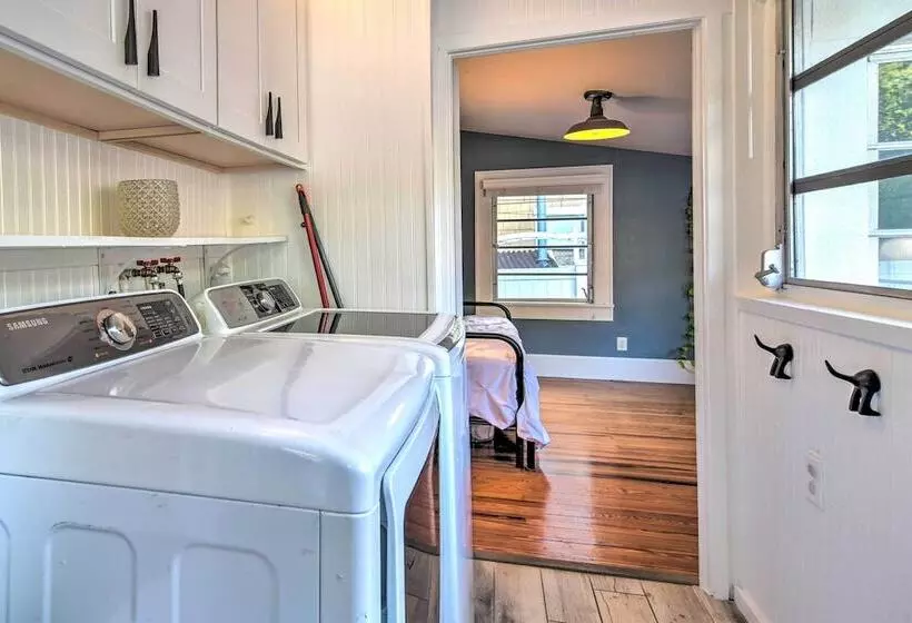 Bright St Petersburg Home W/ Pergola & Garden