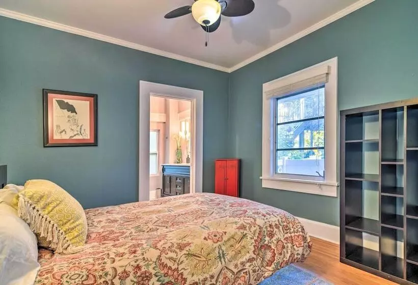 Bright St Petersburg Home W/ Pergola & Garden