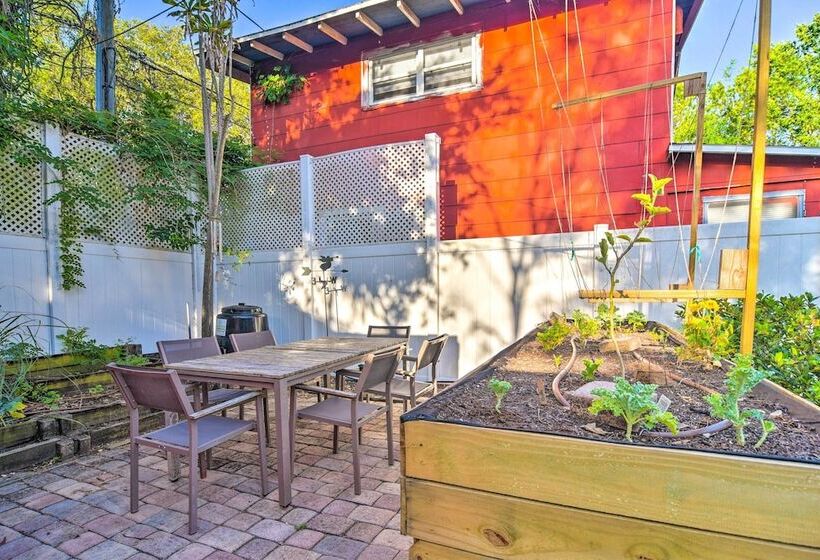 Bright St Petersburg Home W/ Pergola & Garden