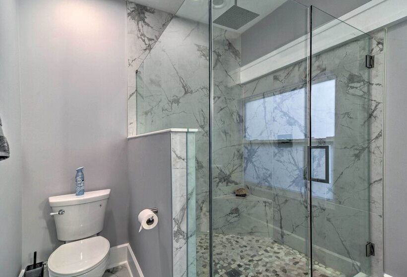 Bright St Petersburg Home W/ Pergola & Garden