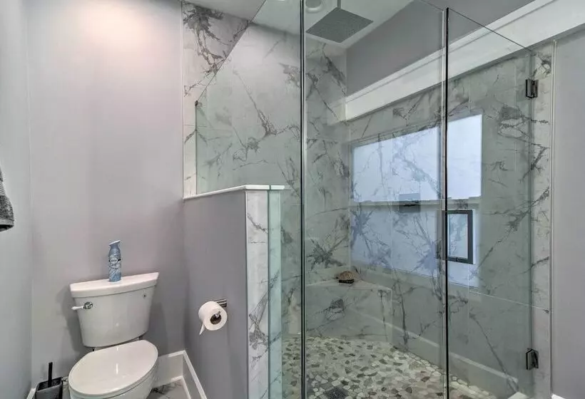 Bright St Petersburg Home W/ Pergola & Garden