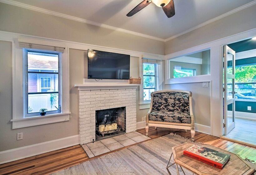 Bright St Petersburg Home W/ Pergola & Garden