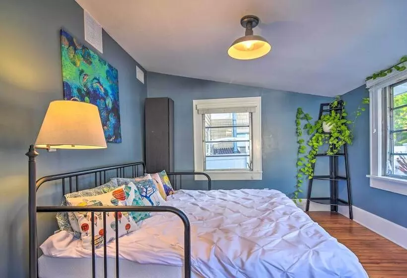 Bright St Petersburg Home W/ Pergola & Garden