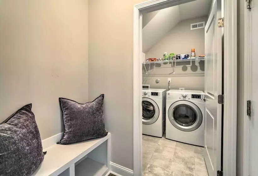 Castle Hayne Retreat: 6 Mi To Dtwn Wilmington