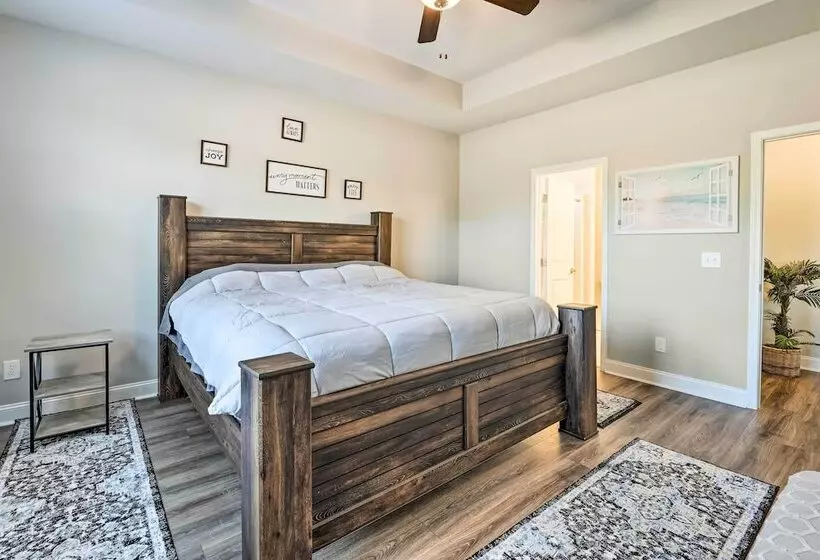 Castle Hayne Retreat: 6 Mi To Dtwn Wilmington