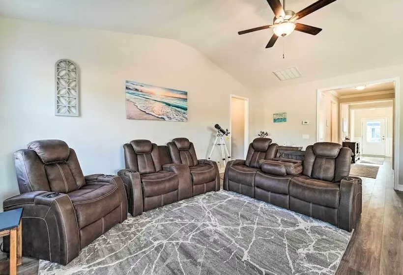 Castle Hayne Retreat: 6 Mi To Dtwn Wilmington