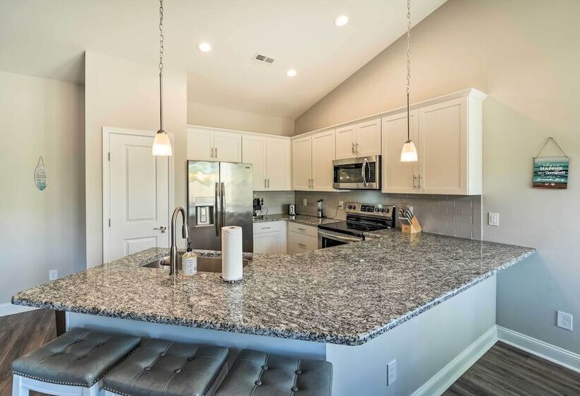 Castle Hayne Retreat: 6 Mi To Dtwn Wilmington