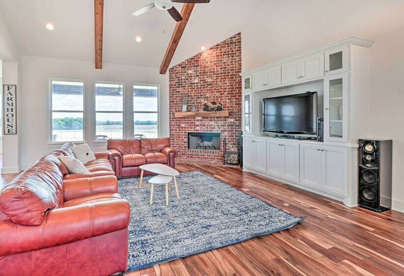 Central Texas Home W/ Rolling Pasture Views!