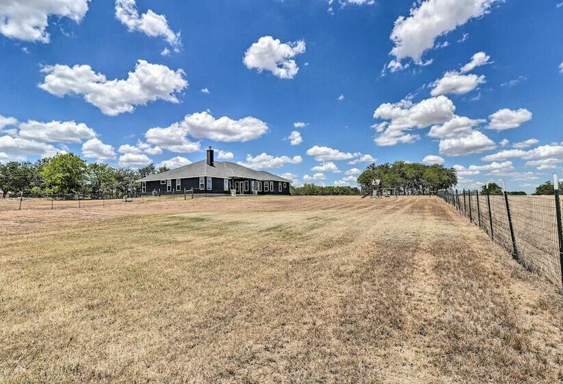 Central Texas Home W/ Rolling Pasture Views!