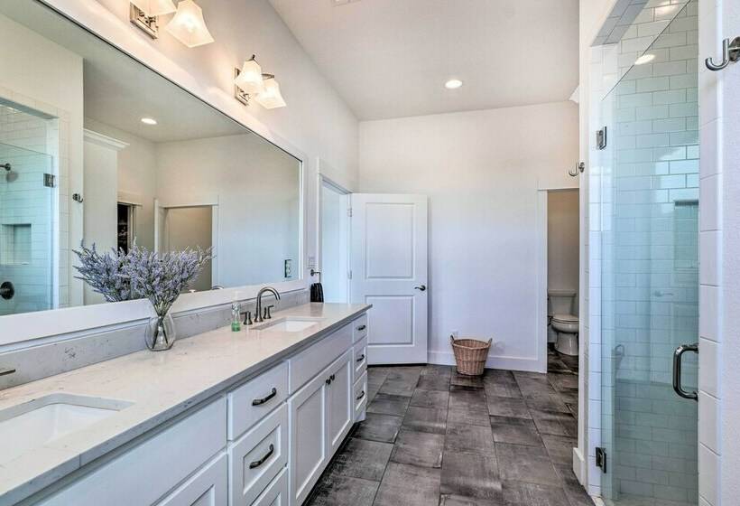 Central Texas Home W/ Rolling Pasture Views!