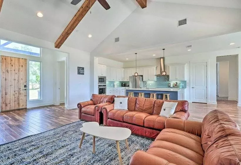 Central Texas Home W/ Rolling Pasture Views!
