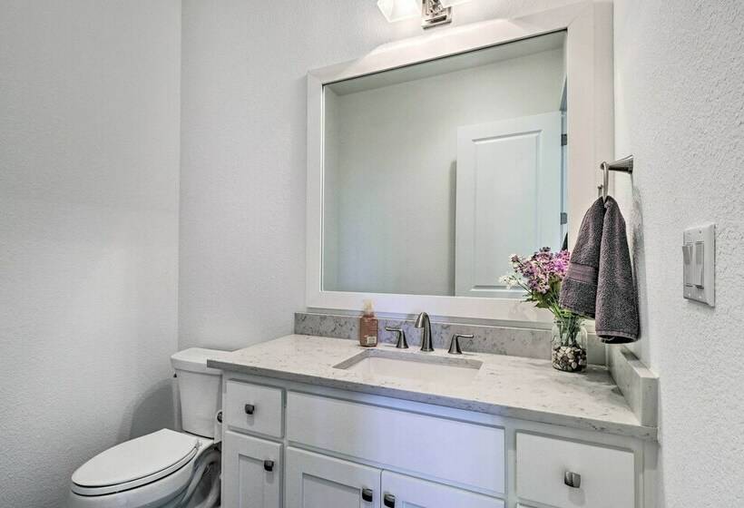 Central Texas Home W/ Rolling Pasture Views!