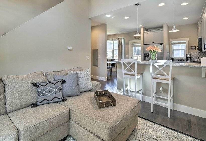 Charming Asheville House W/ Private Hot Tub!