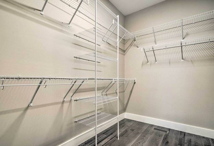 Charming Asheville House W/ Private Hot Tub!