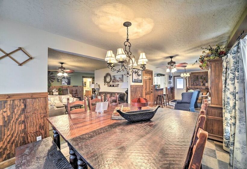 Charming Mckenzie Farmhouse W/ Fire Pit!